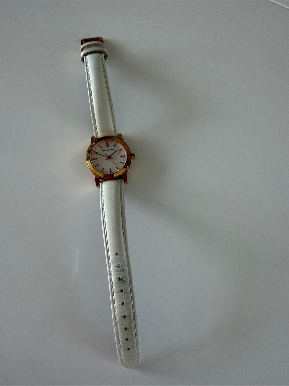 Burberry White Leather Strap Gold-Tone Sapphire Crystal Round Watch - Picture 3 of 6
